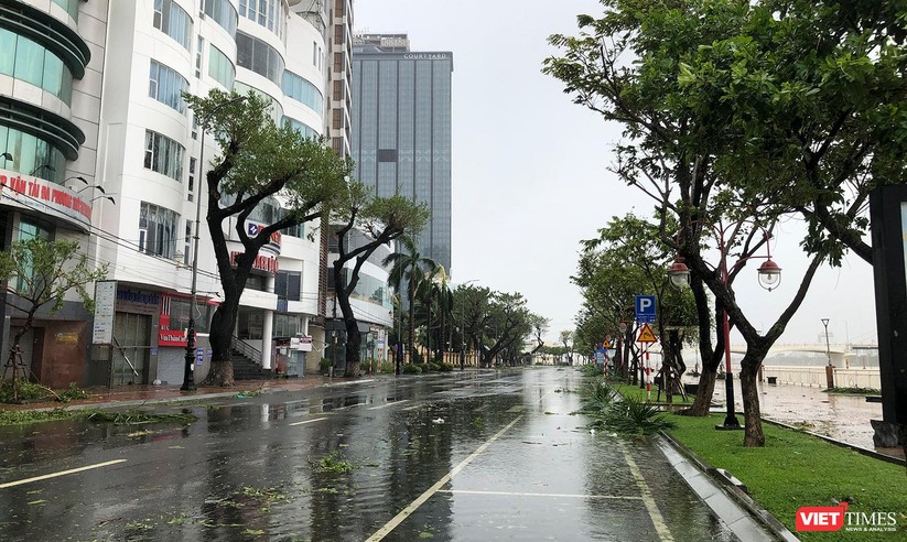 Clip: Đà Nẵng ra sao sau “trận càn” của siêu bão Noru? ảnh 3