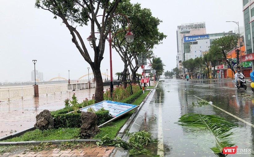 Clip: Đà Nẵng ra sao sau “trận càn” của siêu bão Noru? ảnh 4
