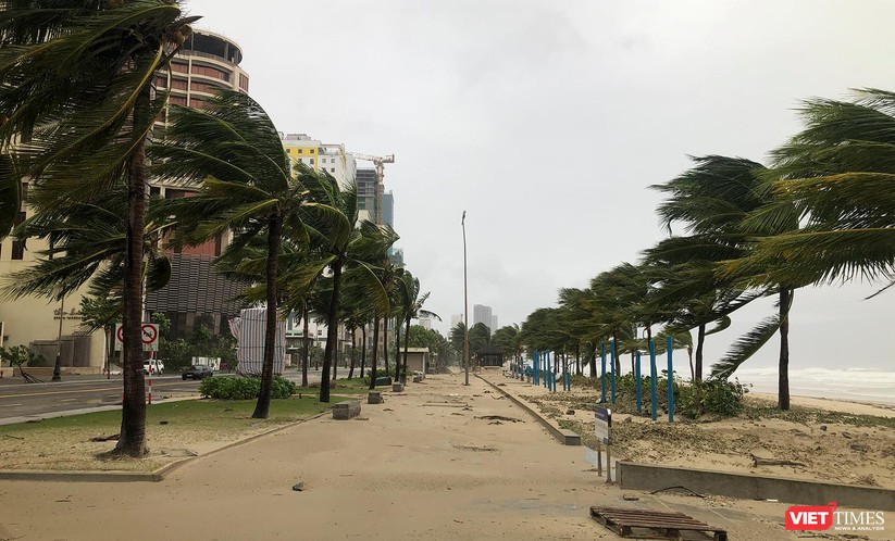 Clip: Đà Nẵng ra sao sau “trận càn” của siêu bão Noru? ảnh 9