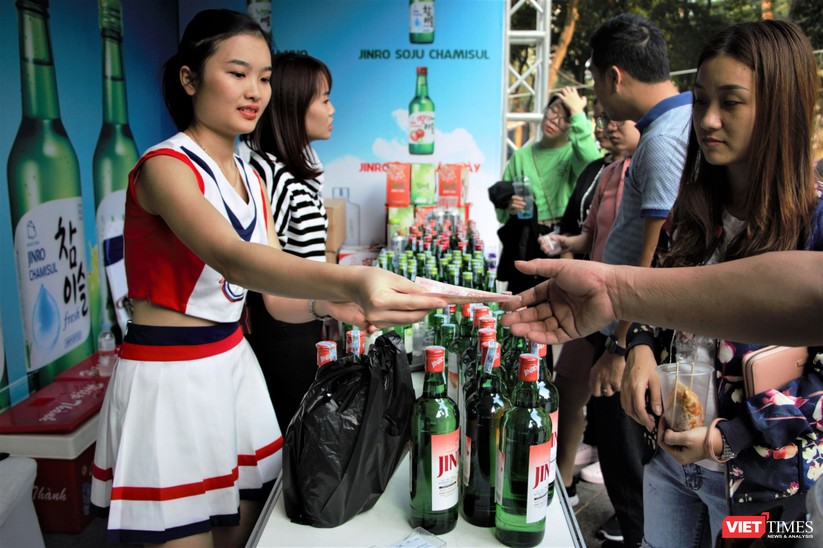 Hàng chục nghìn người chen chúc tham dự lễ hội văn hóa và ẩm thực Hàn - Việt tại phố đi bộ Hồ Gươm ảnh 22