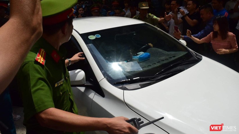 Tòa trả hồ sơ, bị cáo Nguyễn Hữu Linh chạy trốn khỏi vòng vây ống kính ảnh 1