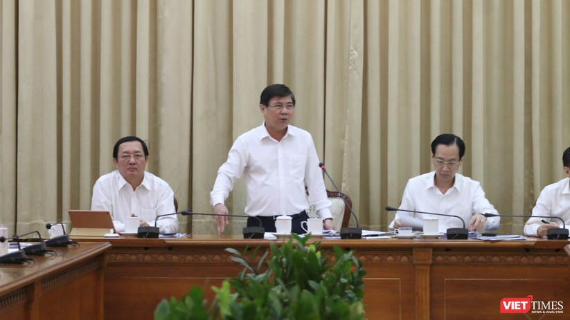 Chủ tịch UBND TP.HCM Nguyễn Thành Phong phát biểu tại cuộc họp chiều 29/2 (Ảnh: Sỹ Đông) 