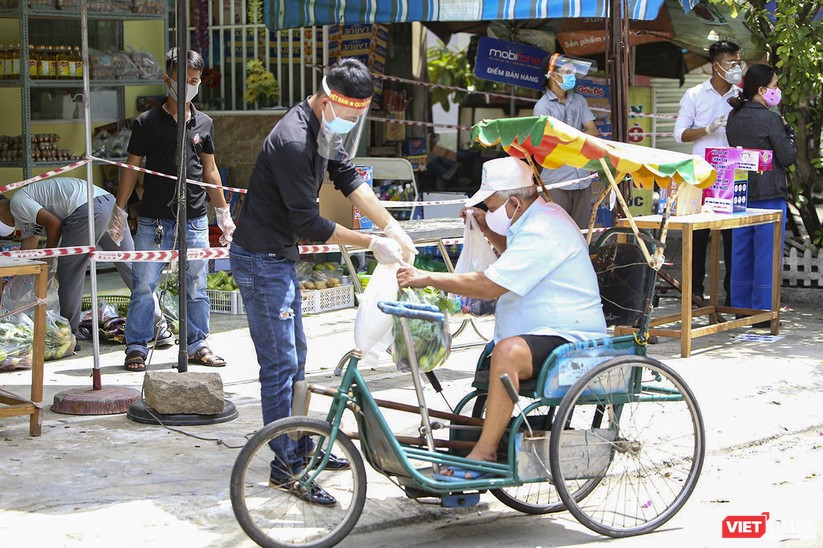 Ảnh: Ấm lòng “chợ thực phẩm 0 đồng” hỗ trợ người dân ở Đà Nẵng ảnh 8