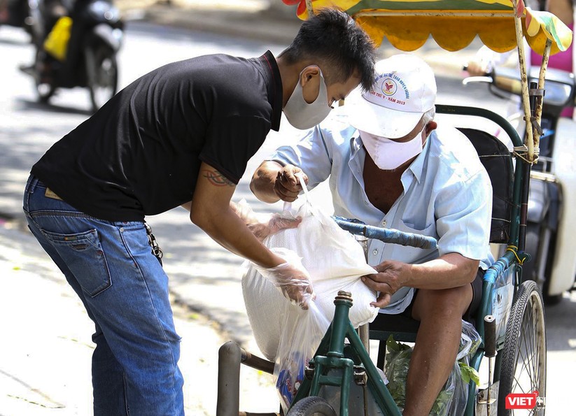 Ảnh: Ấm lòng “chợ thực phẩm 0 đồng” hỗ trợ người dân ở Đà Nẵng ảnh 10