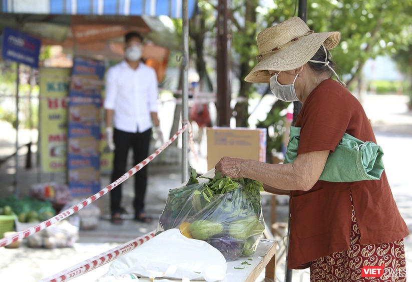 Ảnh: Ấm lòng “chợ thực phẩm 0 đồng” hỗ trợ người dân ở Đà Nẵng ảnh 11