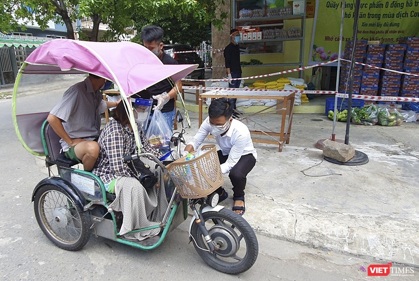 Ảnh: Ấm lòng “chợ thực phẩm 0 đồng” hỗ trợ người dân ở Đà Nẵng ảnh 7