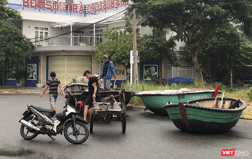 Bão số 5 cận kề, Đà Nẵng khẩn trương đưa tàu thuyền lên bờ tránh trú ảnh 11