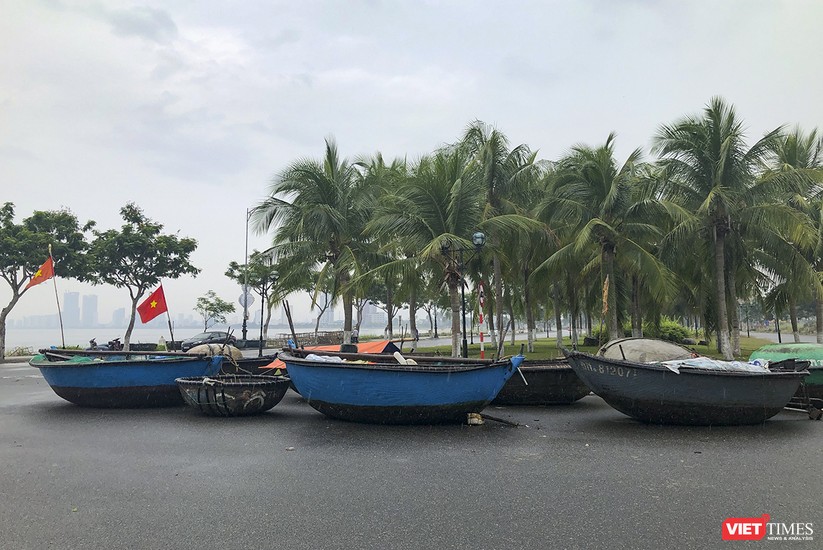 Bão số 5 cận kề, Đà Nẵng khẩn trương đưa tàu thuyền lên bờ tránh trú ảnh 12