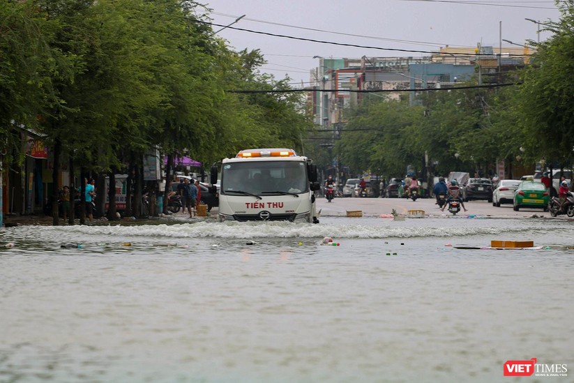 Quảng Nam: Mưa lớn nhấn chìm TP Tam Kỳ sâu trong nước ảnh 8