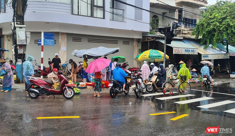 Quảng Nam: Mưa lớn nhấn chìm TP Tam Kỳ sâu trong nước ảnh 12