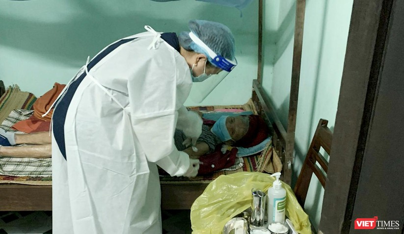 Ảnh: Đà Nẵng triển khai tiêm vaccine COVID-19 tại nhà cho người cao tuổi ở Đà Nẵng ảnh 7