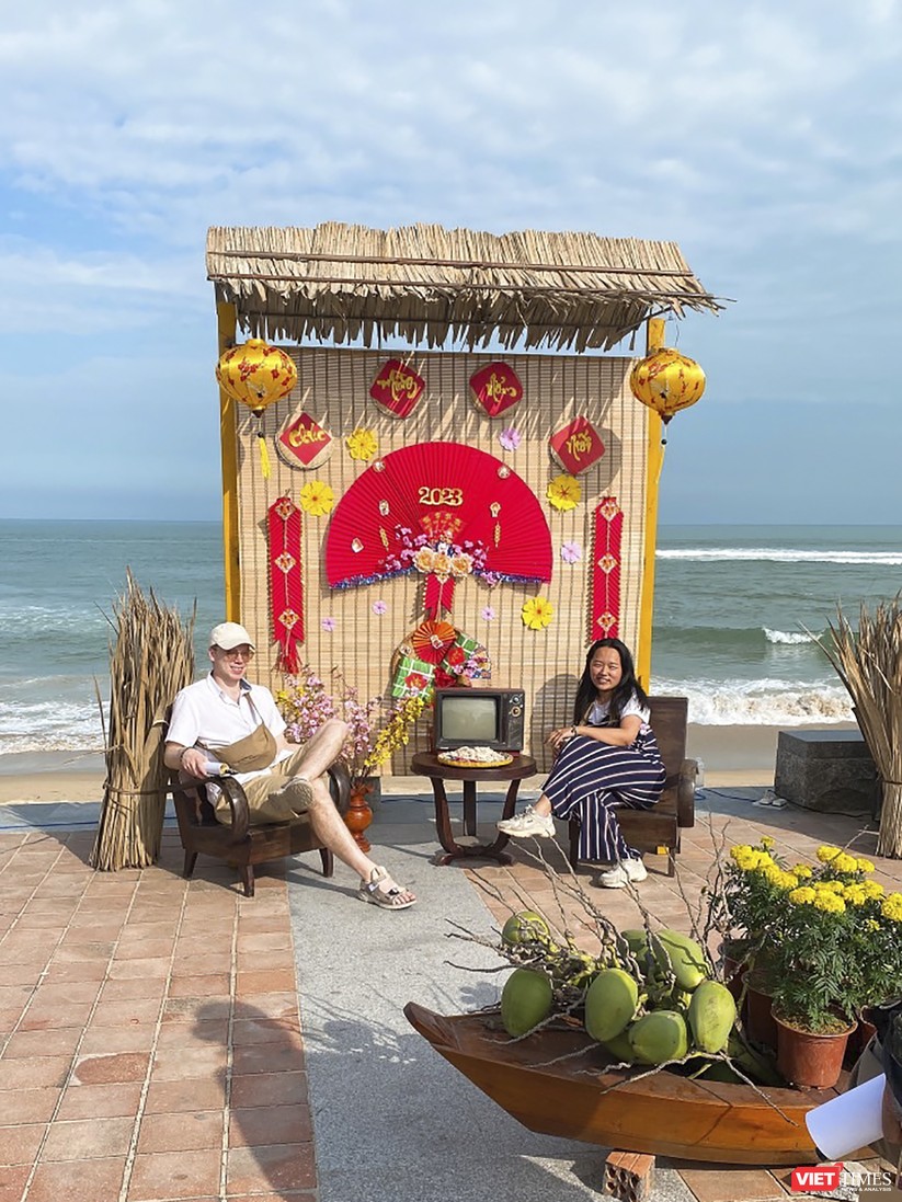 Khách nước ngoài thích thú trải nghiệm không gian "Xuân yêu thương" ở Đà Nẵng ảnh 4