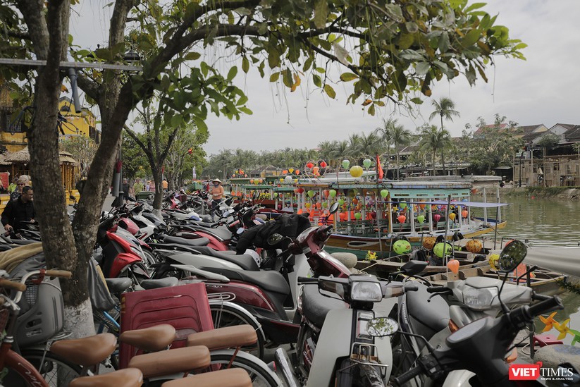 Ảnh: Hội An rộn ràng sắc xuân trong ngày đầu năm mới ảnh 10
