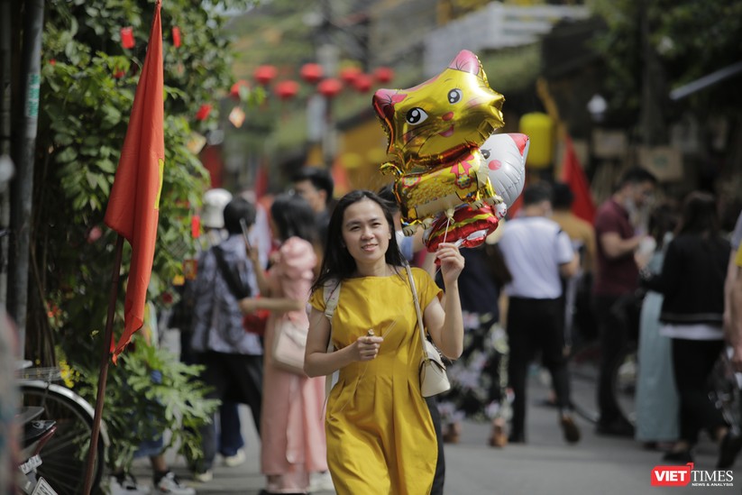 Ảnh: Hội An rộn ràng sắc xuân trong ngày đầu năm mới ảnh 36