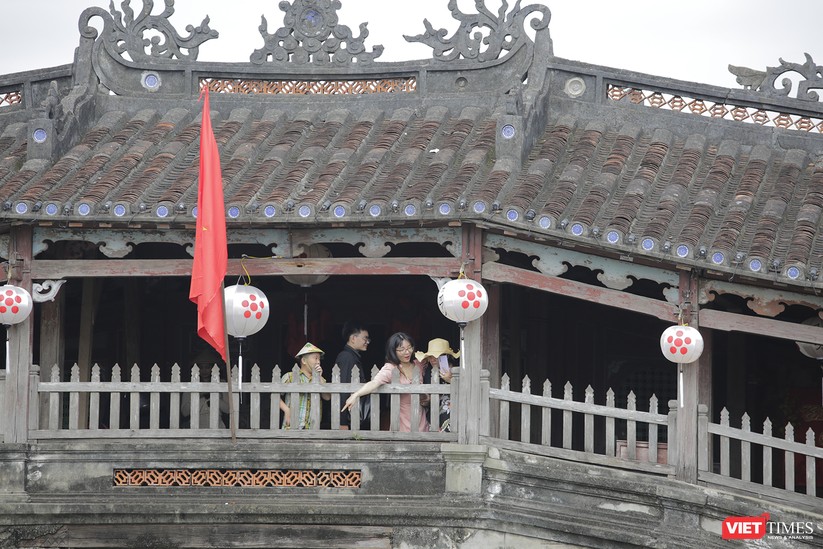 Ảnh: Hội An rộn ràng sắc xuân trong ngày đầu năm mới ảnh 6