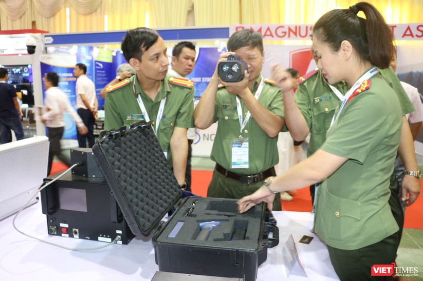 Chiêm ngưỡng hàng trăm trang thiết bị quân sự hiện đại xuất hiện tại Triển lãm Quốc tế về Quốc phòng và An ninh Việt Nam 2019 ảnh 27