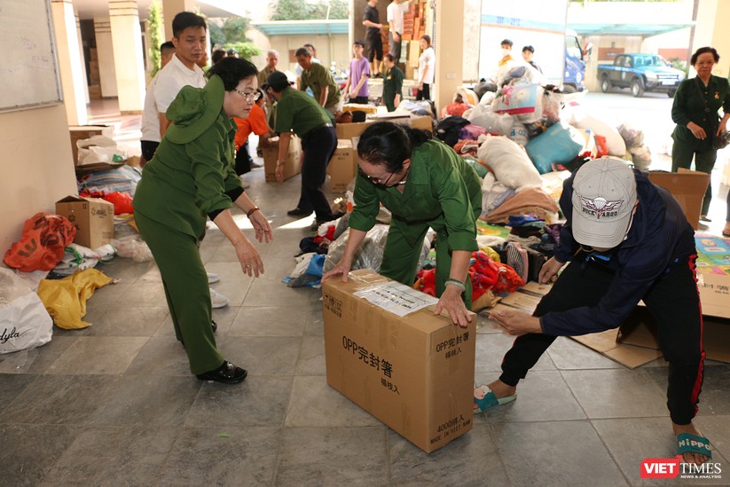 Mồ hôi xen lẫn nụ cười trên khuôn mặt các cựu TNXP góp sức hỗ trợ miền Trung ruột thịt ảnh 1