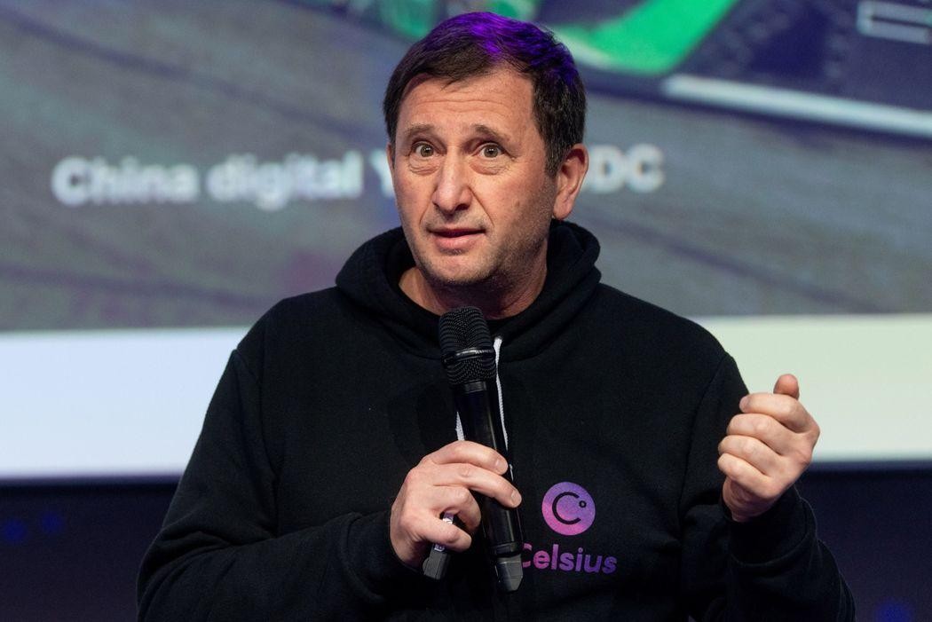 Alex Mashinsky tại Hội nghị Blockchain Week tổ chức tại Paris hồi đầu năm nay (Ảnh: Bloomberg) Trước khi Celsius sụp đổ, CEO Alex Mashinsky đã nổi tiếng với những ý tưởng lớn và đấu đá ảnh 1