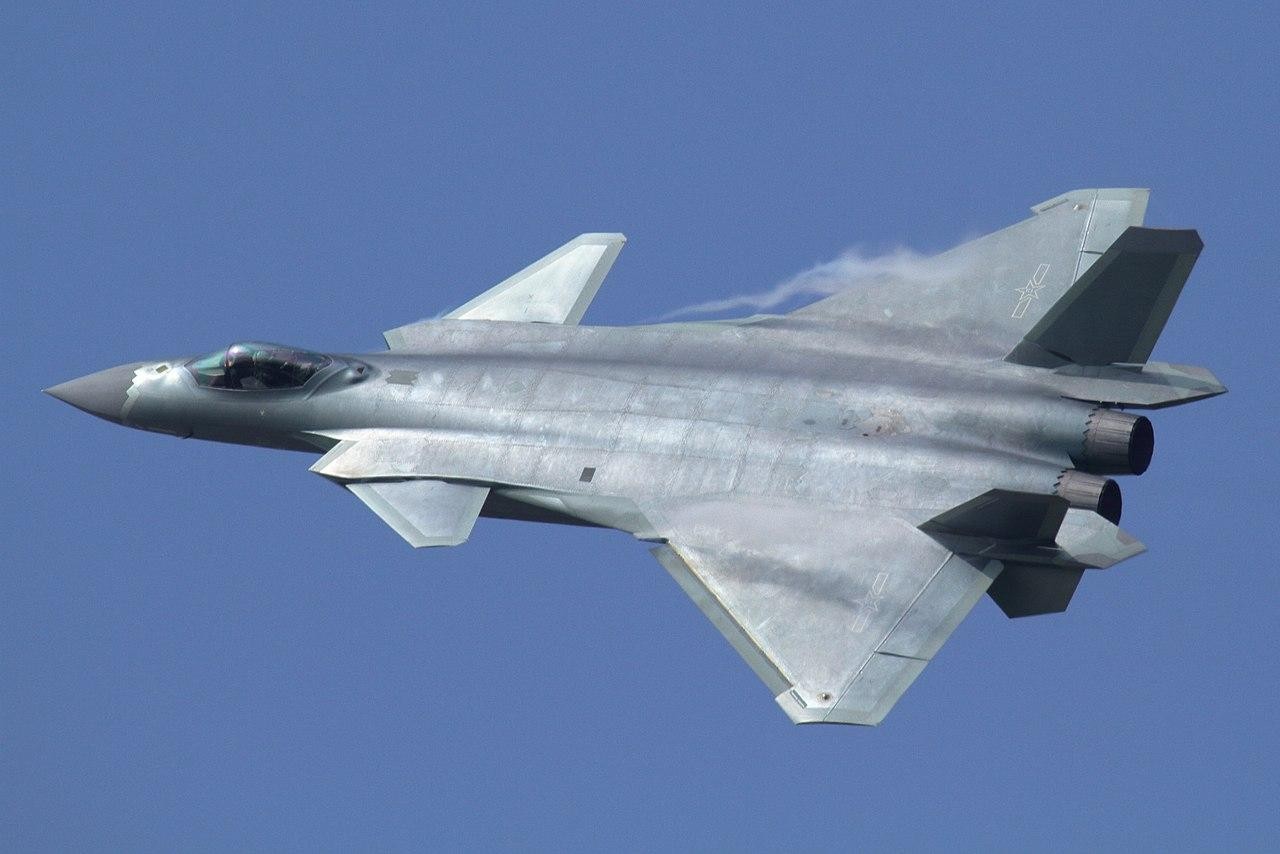 Truyền thông Trung Quốc đánh giá J-20 sánh ngang F-22, CNN: J-20 chỉ như F-