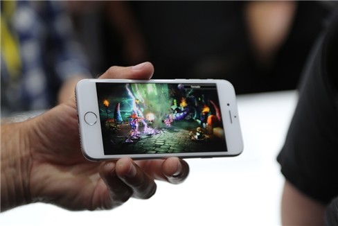 Video: "Soi" cận cảnh iPhone 7 và iPhone 7 Plus ảnh 10