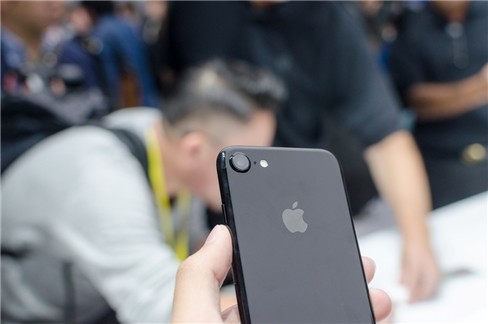 Video: "Soi" cận cảnh iPhone 7 và iPhone 7 Plus ảnh 5