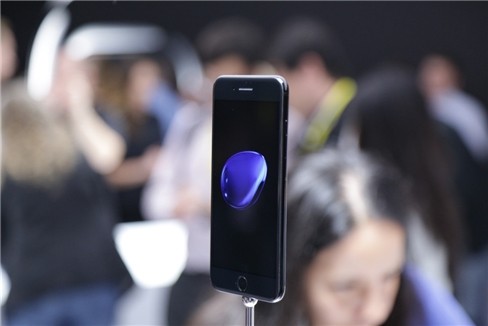 Video: "Soi" cận cảnh iPhone 7 và iPhone 7 Plus ảnh 8