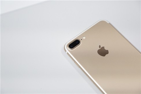 Video: "Soi" cận cảnh iPhone 7 và iPhone 7 Plus ảnh 9