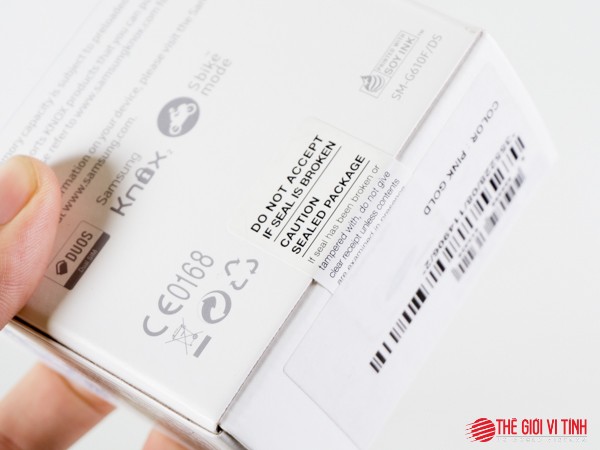 Cận cảnh Samsung Galaxy J7 Prime màu hồng ảnh 2