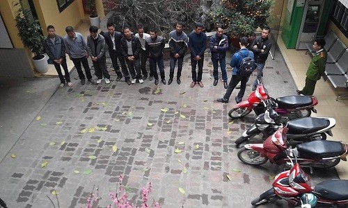 Lật tẩy chiêu lừa đảo mới của “cò” lễ hội Chùa Hương ảnh 1