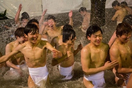 Thanh niên Nhật tưng bừng trong lễ hội khỏa thân lớn nhất trong năm ảnh 4
