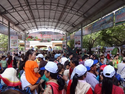 Đi chơi lễ coi chừng bị 'chặt chém' ảnh 1