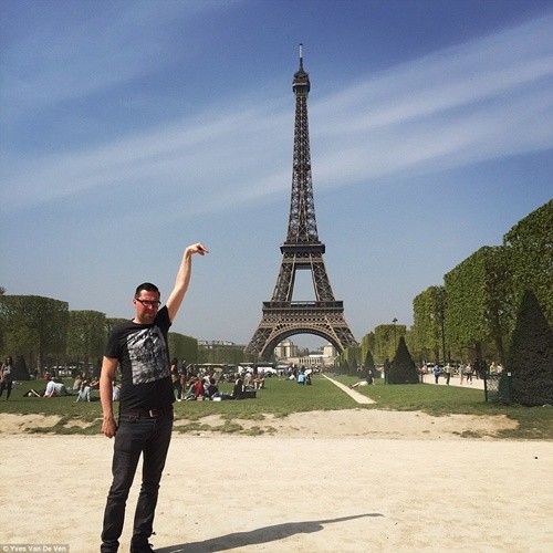 “Chết cười” với ảnh chế cùng tháp Eiffel của cư dân mạng ảnh 1