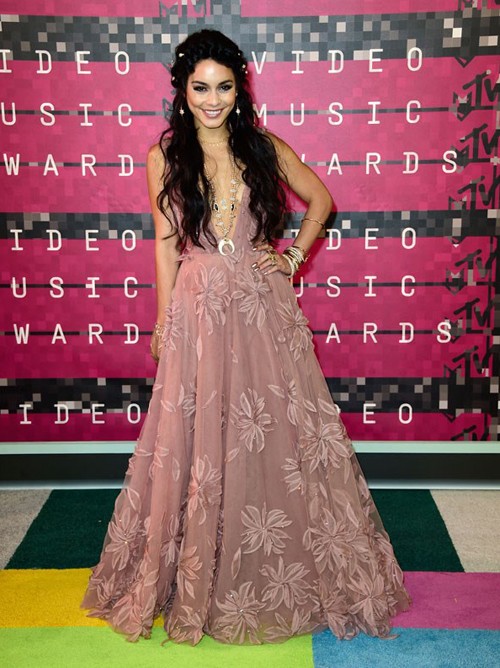 Choáng với trang phục dị hợm của dàn sao Mỹ tại giải MTV Video Music 2015 ảnh 7