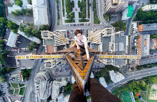 Đứng tim với chùm ảnh chụp từ độ cao 156m của chàng trai người Nga ảnh 4