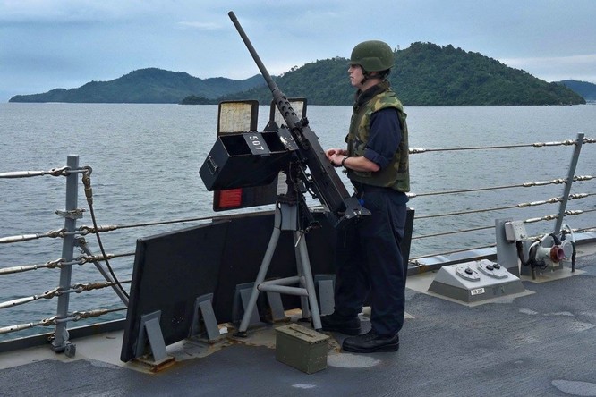 Tàu khu trục USS Lassen Mỹ: Những hình ảnh trực chiến và huấn luyện trên Biển Đông ảnh 4