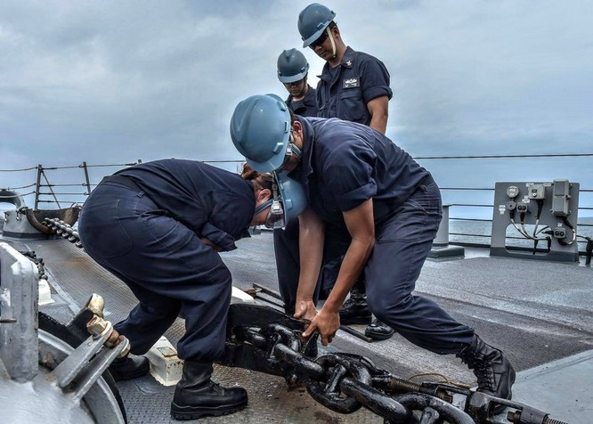 Tàu khu trục USS Lassen Mỹ: Những hình ảnh trực chiến và huấn luyện trên Biển Đông ảnh 5