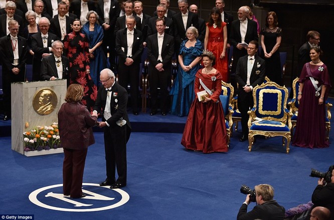 Lộng lẫy tiệc tối Nobel 2015 với 1.300 khách mời siêu VIP ảnh 17