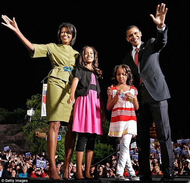 Phong cách thời trang của hai con gái tổng thống Obama sau 8 năm đồng hành cùng cha ảnh 1