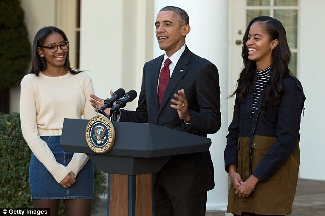 Phong cách thời trang của hai con gái tổng thống Obama sau 8 năm đồng hành cùng cha ảnh 25