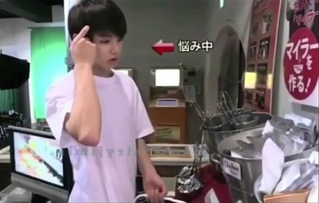 Cộng đồng mạng phát cuồng với thói quen siêu đáng yêu của "chàng thỏ" Jungkook ảnh 2