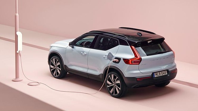 Các hãng xe hơi hạng sang như Porsche và Jaguar gặp khó khi sản xuất xe điện ảnh 2