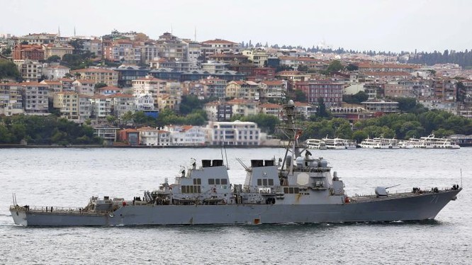 Tàu chiến USS Ross (DDG 71) hoạt động trên Địa Trung Hải
