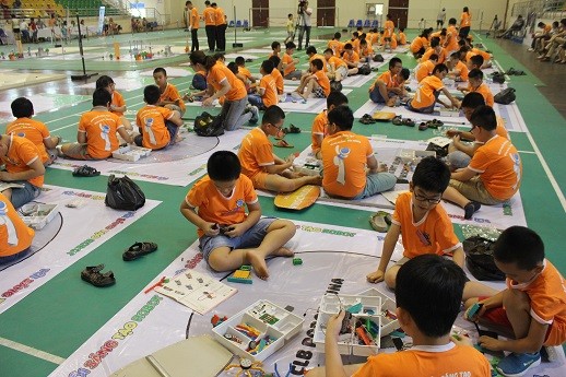 Xem học sinh tiểu học Hà thành tranh tài điều khiển robot điêu luyện ảnh 10