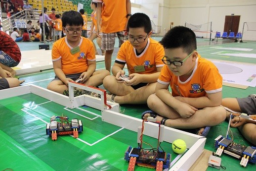 Xem học sinh tiểu học Hà thành tranh tài điều khiển robot điêu luyện ảnh 8