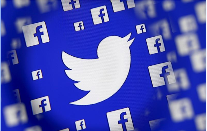 Logo của Facebook và Twitter được phóng đại qua thấu kính trong một minh họa tại Sarajevo, Bosnia and Herzegovina, December 16, 2015. Ảnh REUTERS/Dado Ruvic