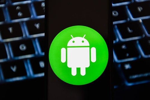 Hà ng tría»u máy Android bá» cà i sẵn mã Äá»c ngay từ khi xúaº¥t xưá»ng. Ảnh: Getty