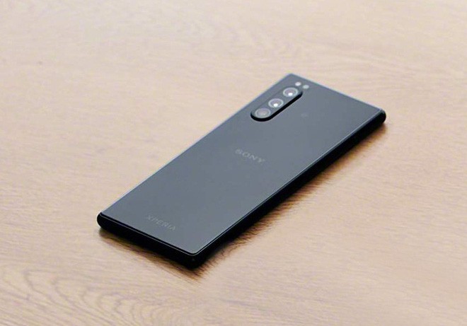 Sony Xperia 2 lộ ảnh thiết kế trước ngày ra mắt: Vẫn sang, đẹp và lạ! ảnh 3