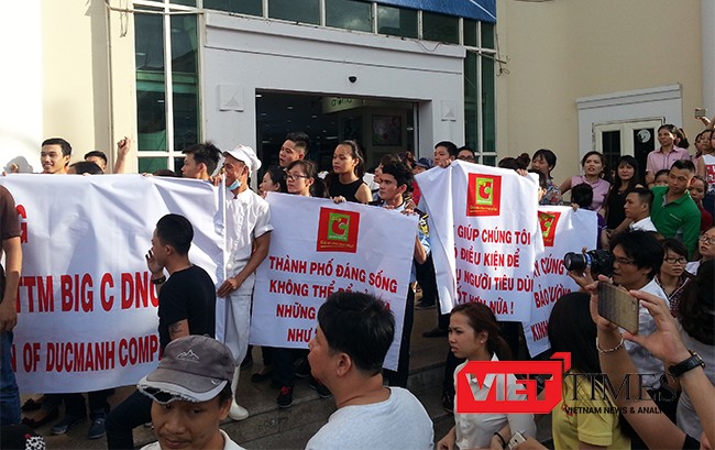 Big C, Đà Nẵng, Đức Mạnh, tranh chấp, vi phạm hợp đồng, biểu tình, phản đối, băng rôn, VietTimes