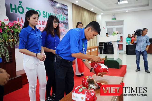 Đoàn thanh niên, Đại học Đông Á, sinh viên, đập heo đất, tiết kiệm, ủng hộ, người dân, vùng lũ, miền Trung, VietTimes