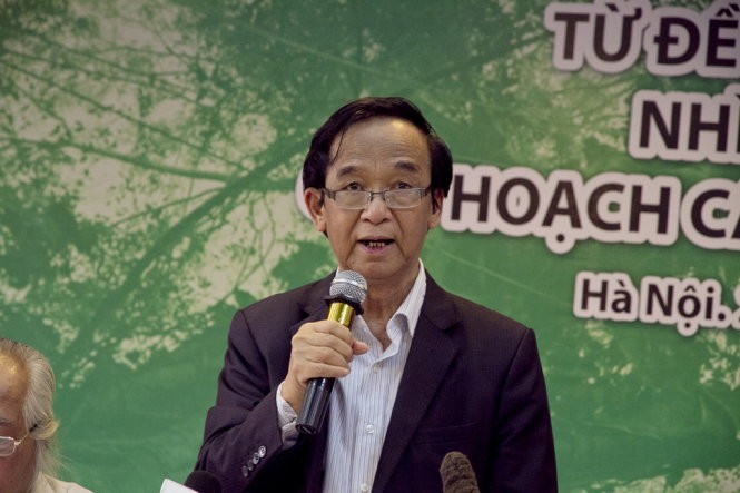 GS. Nguyễn Lân Dũng cho rằng việc chặt hạ hàng loạt cây xanh ở Hà Nội vừa qua là một chiến dịch